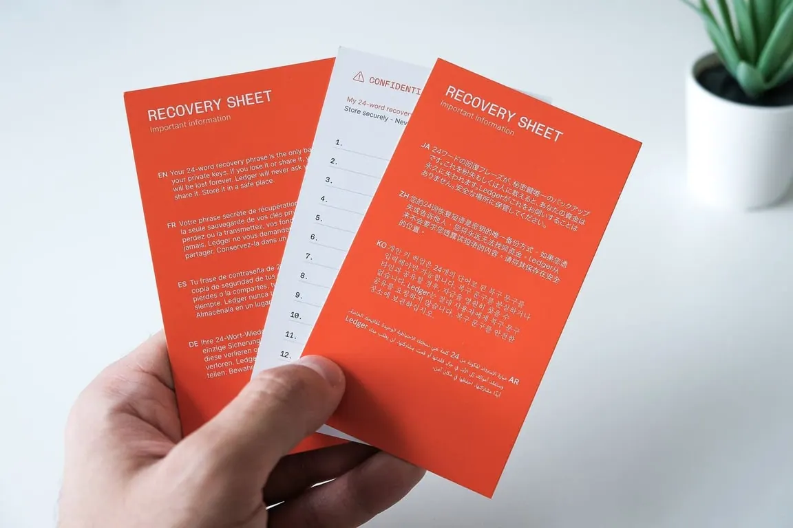 The recovery cards are the only items in safety-orange color, which makes sense considering their importance.