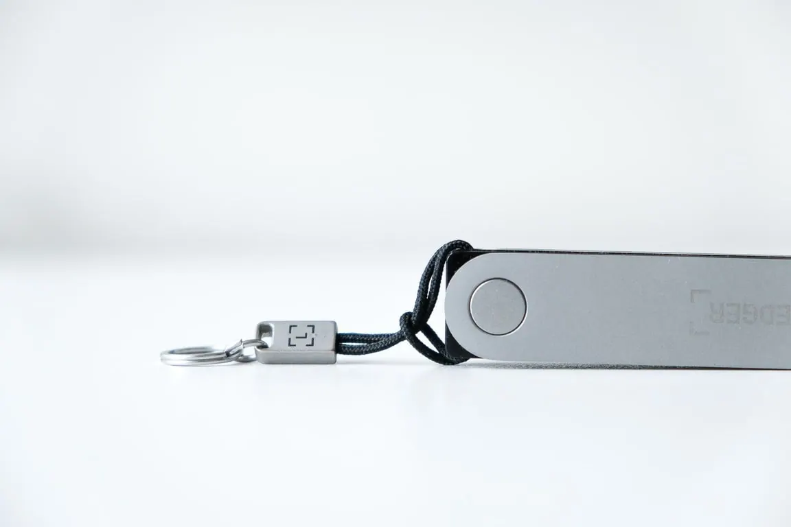 The keychain was clearly not designed for the Nano X. I guess this item is not a priority for Ledger at this moment.