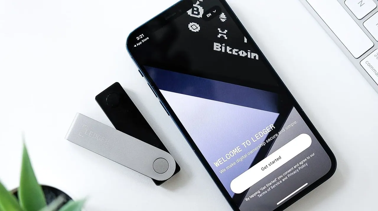 Ledger Nano X — Unboxing and Onboarding Review